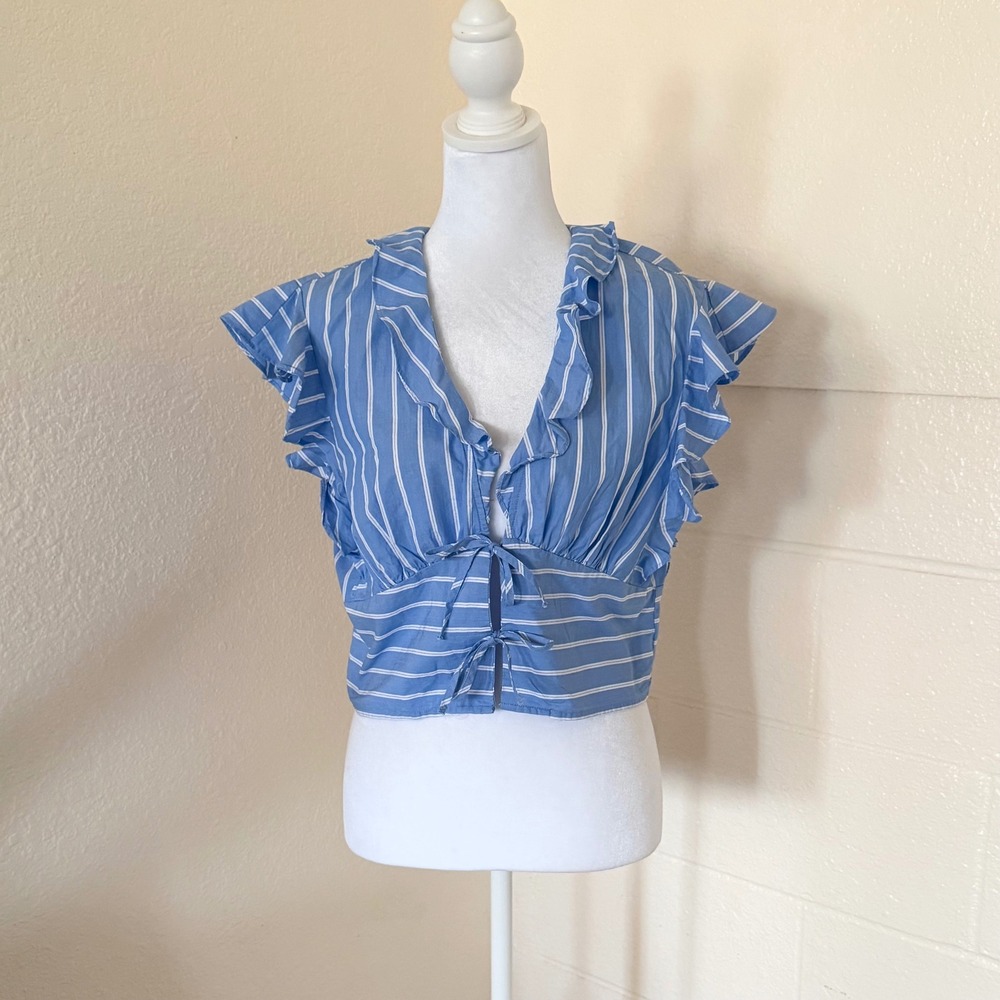 H&M Ruffle Striped Crop Top ‎ Womens Size M Blue Tie Front Cap Sleeve Preppy